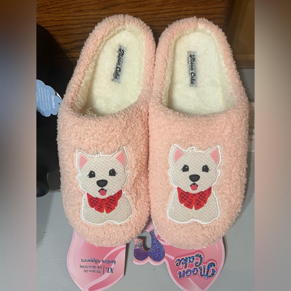 Moon Cake-NWT Pink Dog Fleece Slippers
